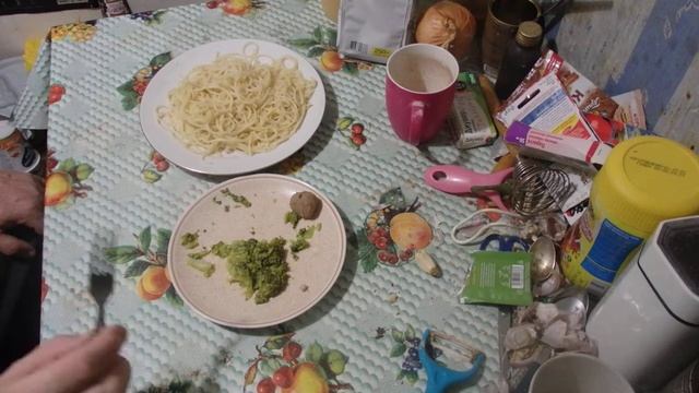 💥 Мукбанг\ еда на камеру\ капуста брокколи+три фрикадельки отварные и макароны\ смотреть онлайн