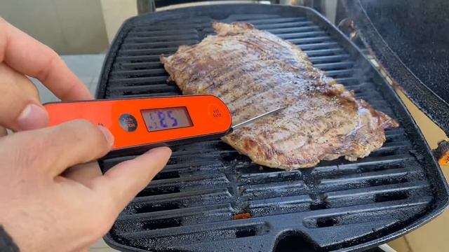 Flank steak Weber Q1200 смотреть онлайн