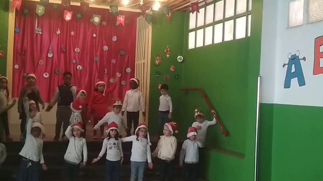 Настенька новый год испанской школе)) смотреть онлайн