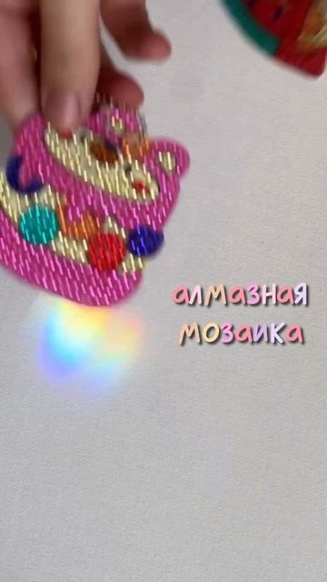 В наборе небольшая картина с рамкой, 12 стикеров и 8 брелоков ✨Wildberries (арт 215349317) #красиво смотреть онлайн