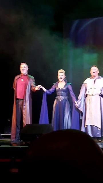 Мюзикл "Нотр-Дам де Пари" и "Ромео и Джульетта" с участием С.Светиковой. Спектакль показался слабым смотреть онлайн