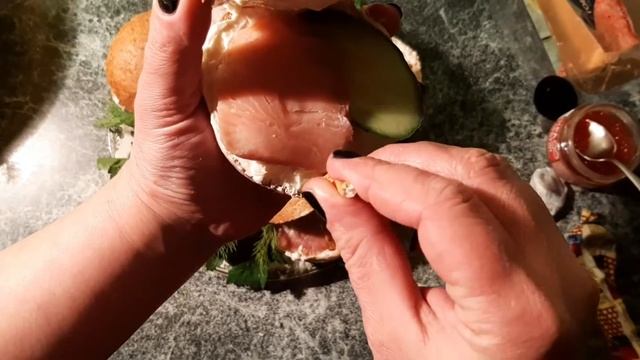 Красивые бутерброды за 5 мин " Ракушки с икрой и сёмгой" смотреть онлайн