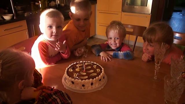 Арсению 3 годика. Загадываем желания. смотреть онлайн
