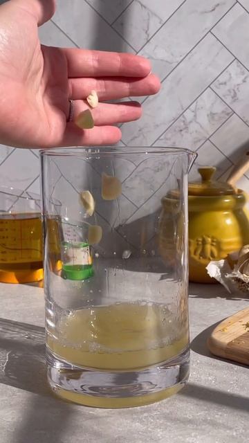 Lemon Pepper Vinaigrette (Easy Lemon Salad Dressing!) смотреть онлайн