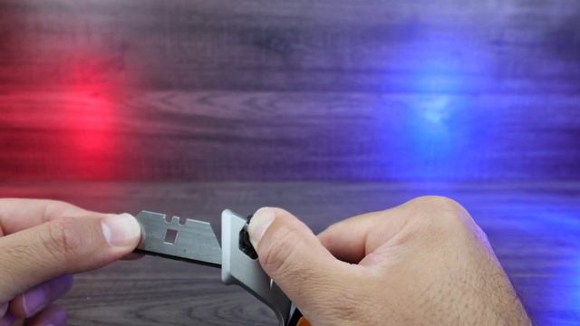 Fiskars Pro Folding Utility Knife - This is How it Works смотреть онлайн