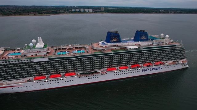 Cunard Queen Mary 2, P&O Iona Arcadia & Regent Seven seas Splendor cruise ships Southampton 4k смотреть онлайн