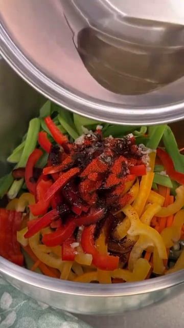 Острый яркий салат с говядиной #рецепты #еда #готовимдома #мясо #food #reels #recipe #shorts смотреть онлайн