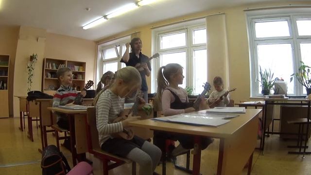 Фрагмент урока (Студия ГитарLеле) смотреть онлайн