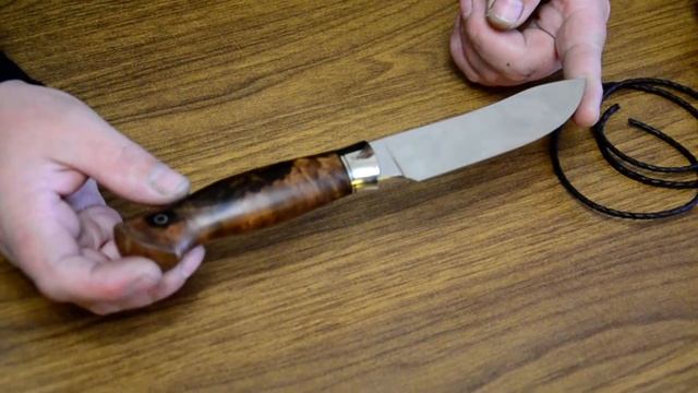 Видеообзор ножа Скинер сталь D2, мельхиоровое литьё , корень ореха смотреть онлайн