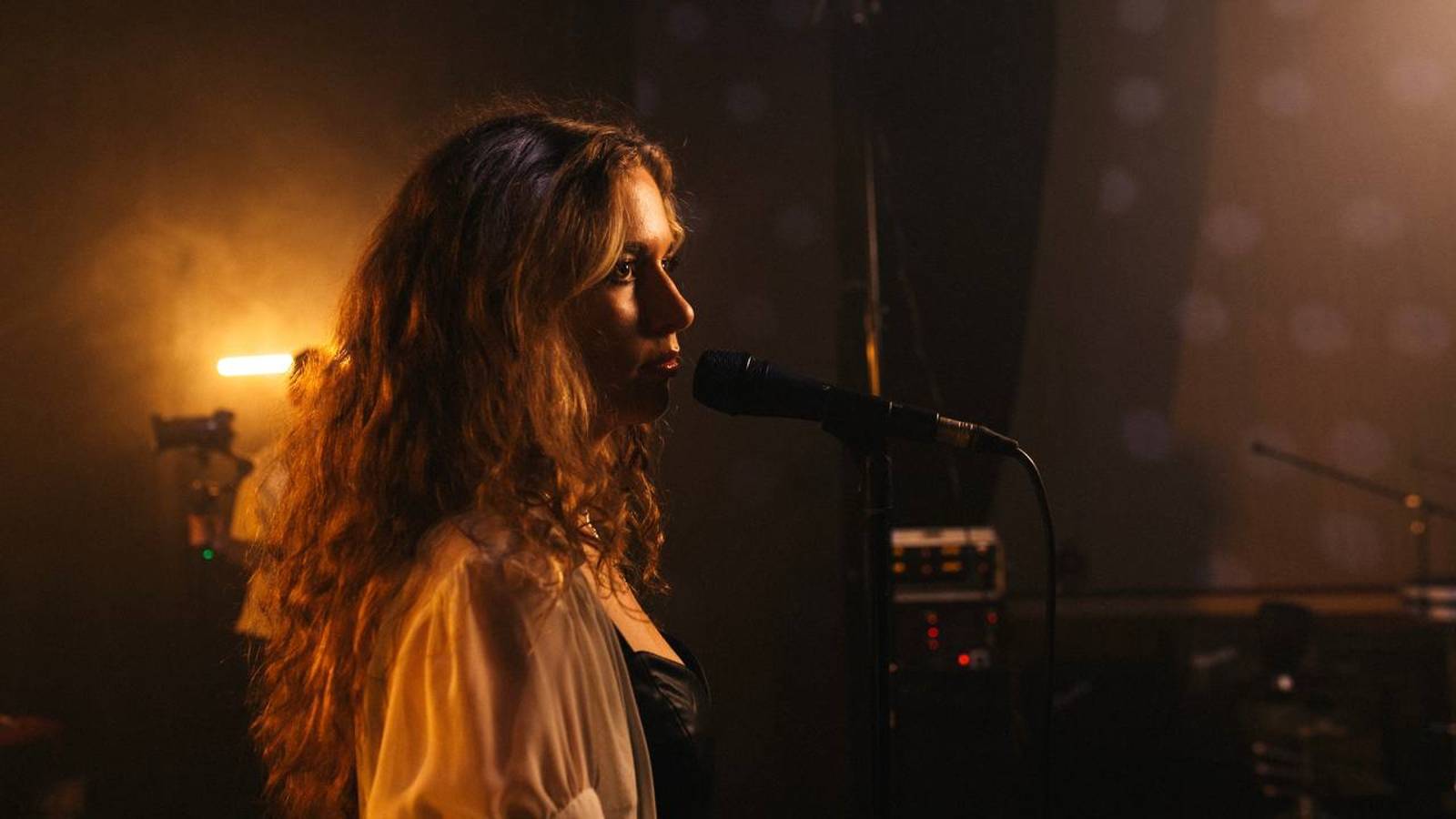 VIDEOGAMES #5 KIRA KABIROVA - LIKE THE MORNING DEW (LAURA MVULA COVER)