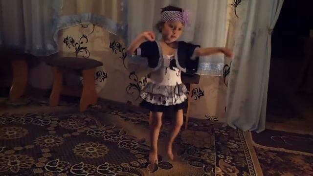 Гагаузская кадынжа Леночка танцует смотреть онлайн