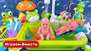 Купаем кукол и игрушки для ванны: играем с малышами! Видео для детей!