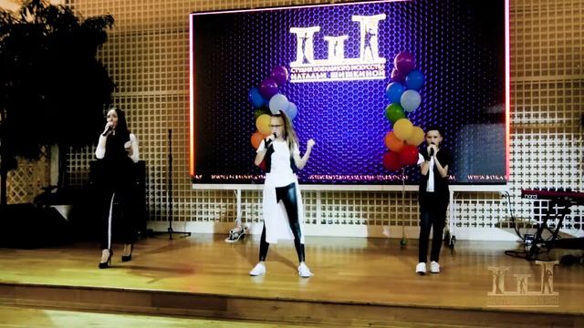 The Show Must Go On (cover by Queen) - Шишкина, Кречик, Уманец смотреть онлайн