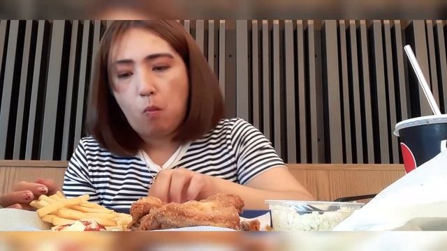 EATING KFC AT MALL!!!PART TWO!PERO D NATAPOS VIDEO PAGKAIN!!! смотреть онлайн
