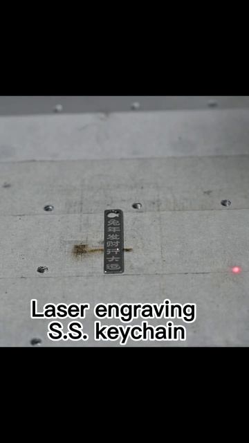 Fiber laser engraving keychain #lasermachine #laserengraving #lasermarking смотреть онлайн