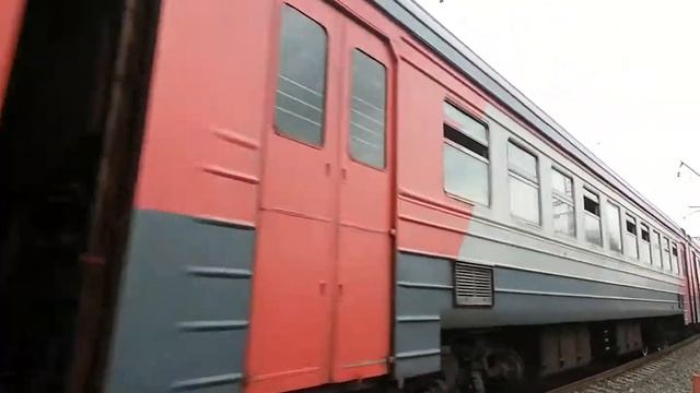 ЧС7-010 и ЭД4М-0148 На станции Коломна С Приветливым пассажиром смотреть онлайн