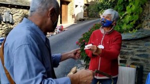 Блошиный рынок во французском  Evol