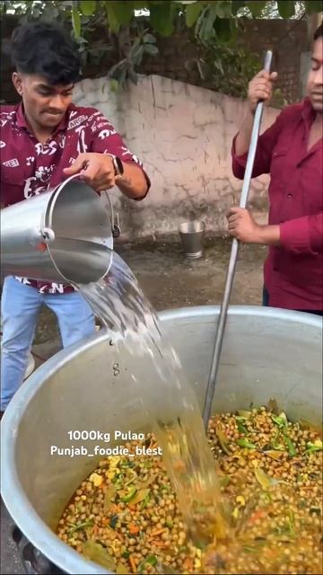 1000kg veg pulao #vegetarian #rice #pulav #vegetables #youtubers #foodieslover #indiantradition смотреть онлайн