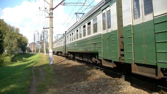 Электропоезд ЭД4М-0211 платформа Матвеевская смотреть онлайн