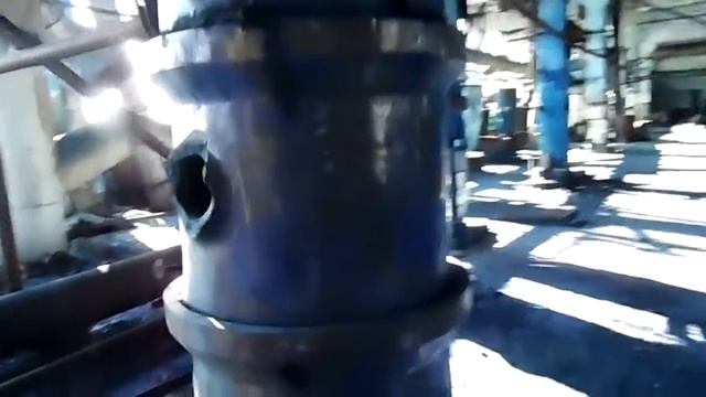 В заброшенном цехе Заволжского химического завода ЗХЗ им. М.В. Фрунзе. смотреть онлайн