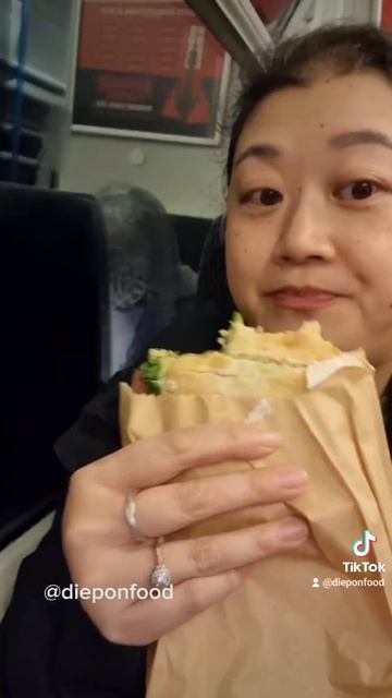 HIDDEN Cafe in Denmark Hill station - FCB COFFEE #shorts #shortsvideo смотреть онлайн