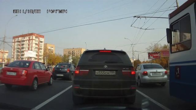 Лезет из чужого ряда VW Polo К185КУ197