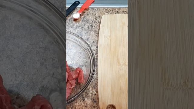 HAVE YOU TRIED BEEF WITH ONIONS IN OYSTER SAUCE? #shorts смотреть онлайн