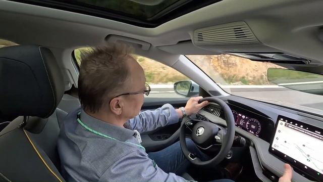 Ensikoeajossa uusi Skoda Superb: lataushybridi suosituin смотреть онлайн