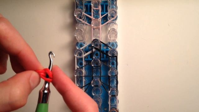 Rainbow Loom Carlos Charm | Descendants [Tidbits Series] смотреть онлайн