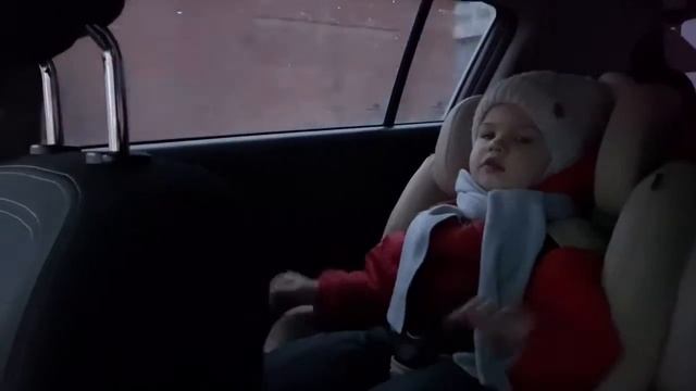 ШОК! Девочка в 2,5 года требует соблюдать правила дорожного движения смотреть онлайн