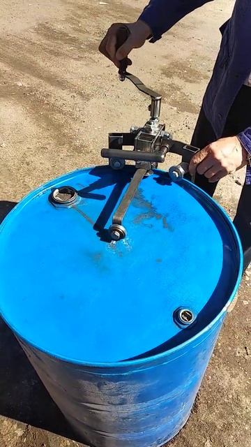 Приспособление (инструмент) ВБ-21 "Новатор" вскрытия дна бочки смотреть онлайн