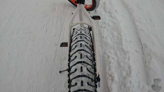 Покрышка CST Roly Poly 26x4.8 в раме Timetry TT222 смотреть онлайн