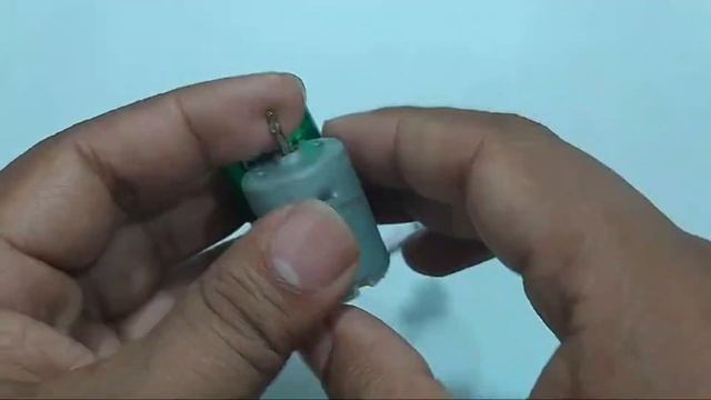 How to Make Mini DC Motor FAN with 9 Volts Battery At Home | Science project смотреть онлайн