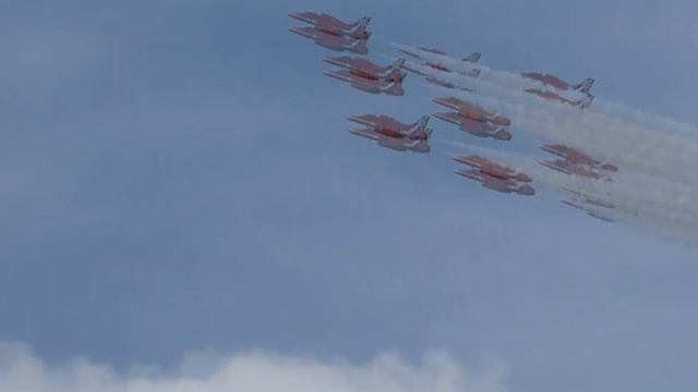 RAF Red Arrows display at Farnborough International Airshow 2014 смотреть онлайн