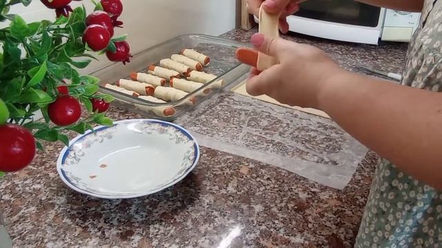 Λουκάνικο με σφολιάτα είναι πολύ νόστιμο και αγαπημένο σνακ για τα παιδάκια. სოსისი ფენოვან ცომში смотреть онлайн