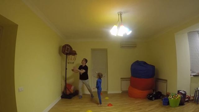 12 hits in a row! Home shooting Contest at 4 years old! / 12 подряд попаданий в кольцо в 4 года! смотреть онлайн