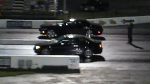 BMW 330 vs Dodge Chellenger R/T смотреть онлайн