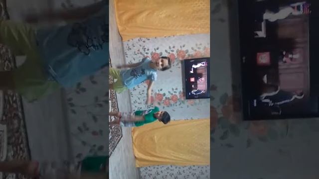 Школьники танцуют под молнию смотреть онлайн