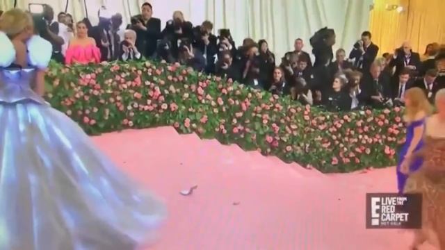 Zendaya As Cinderella Met Gala 2019 W/ Light Up Dress!