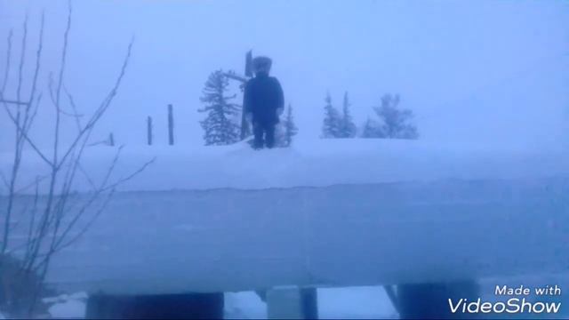 Школьник прыгает с высокого места смотреть онлайн