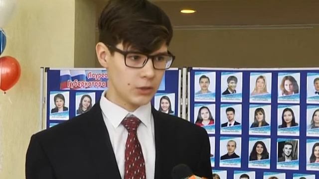 Курские студенты получили награды из рук губернатора смотреть онлайн