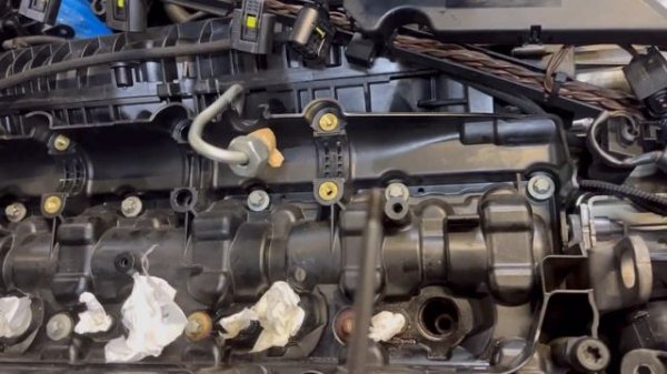 Замена крышки ГБЦ и извлечение форсунок BMW N57 3.0d