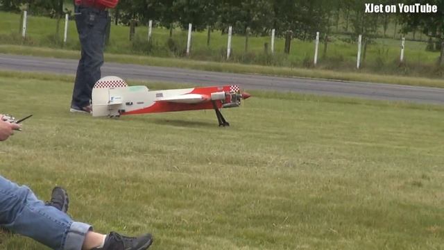A Wheely good day at the airfield with RC planes смотреть онлайн