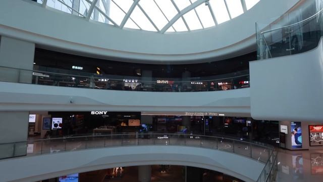 俄罗斯人在许昌感叹：中国一家超市横扫俄罗斯所有零售店（ One Chinese supermarket outcompetes all retail stores in Russia.） смотреть онлайн