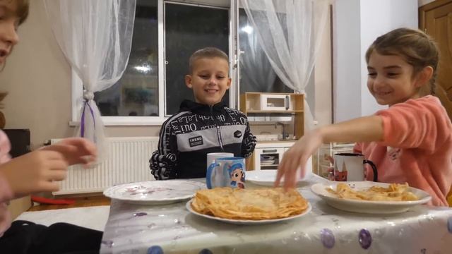 VLOG Я хомячок. Я ем блины смотреть онлайн