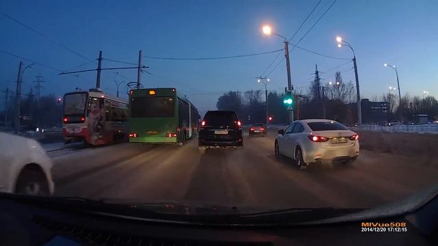 Крузак поворот налево не с крайнего ряда Химиков Терешкова 20 декабря 2014 1 смотреть онлайн