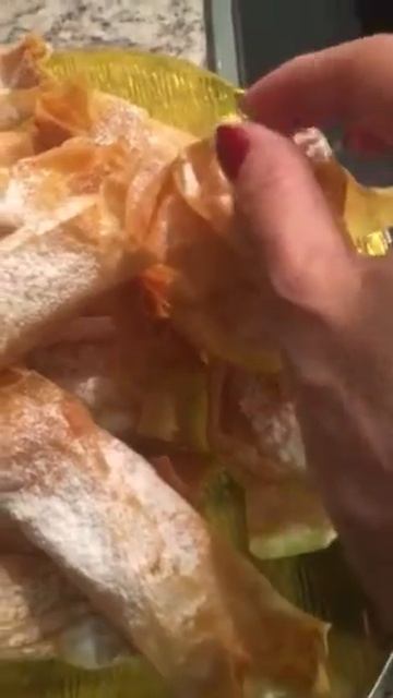 Amostra de pasteis de Tentugal acabados de fazer смотреть онлайн