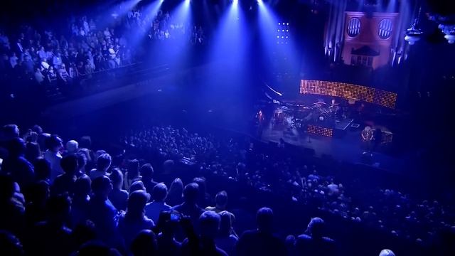 Queen + Adam Lambert - Killer Queen - New Years Eve London 2014 смотреть онлайн