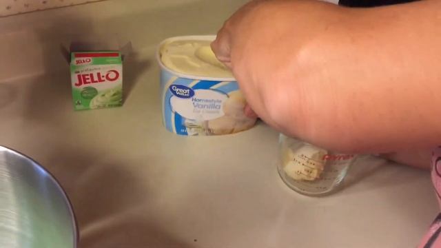 Easy Ice Cream Dessert using Pistachio Pudding!!🍨#icecream#pistachio смотреть онлайн