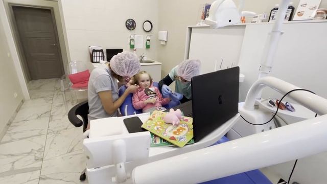 Аврора лечит зубки и совсем не боится! смотреть онлайн